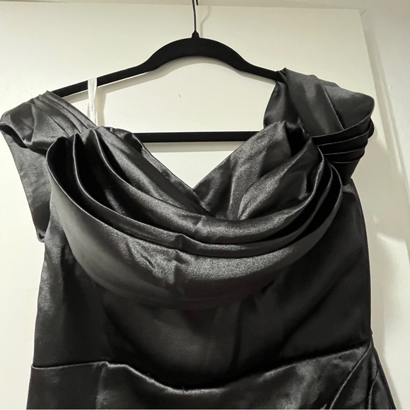 Lulus Stunning Arrival Black Satin Off-The-Shoulder Maxi Dress Medium Brand New - Picture 4 of 6